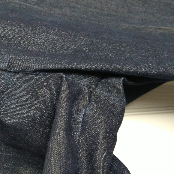 $ 𝅺LEE natural fit just below the waist dark wash blue jeans. Size 12 petite - Picture 6 of 12